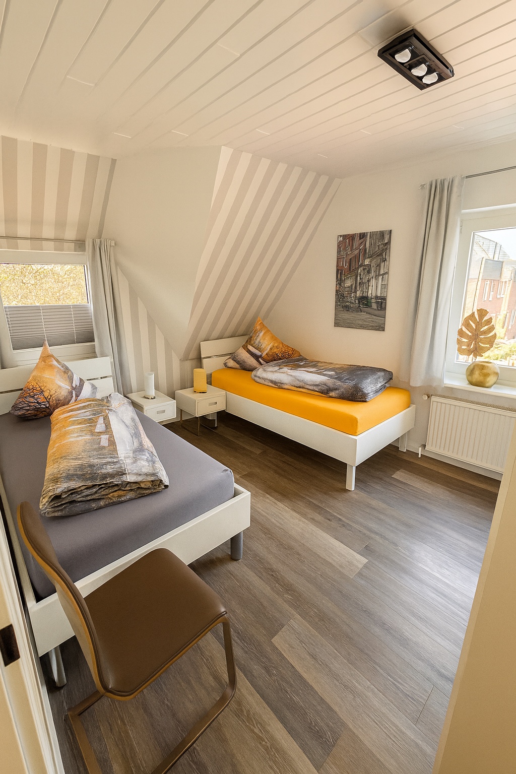 Schlafzimmer mit zwei Einzelbetten